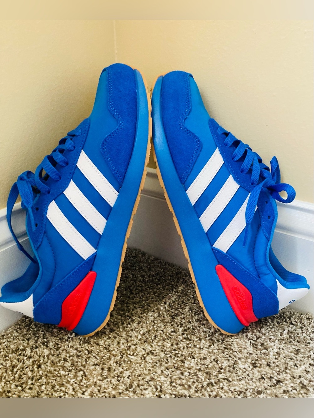 ✨Adidas✨Women’s Blue Sneakers✨